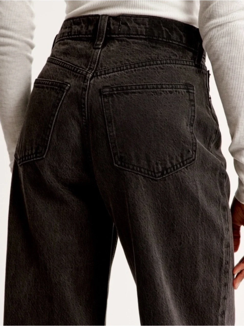 Abercrombie & Fitch Women's High Rise "The Taper Jean" In Black Size 6S - Picture 3 of 8